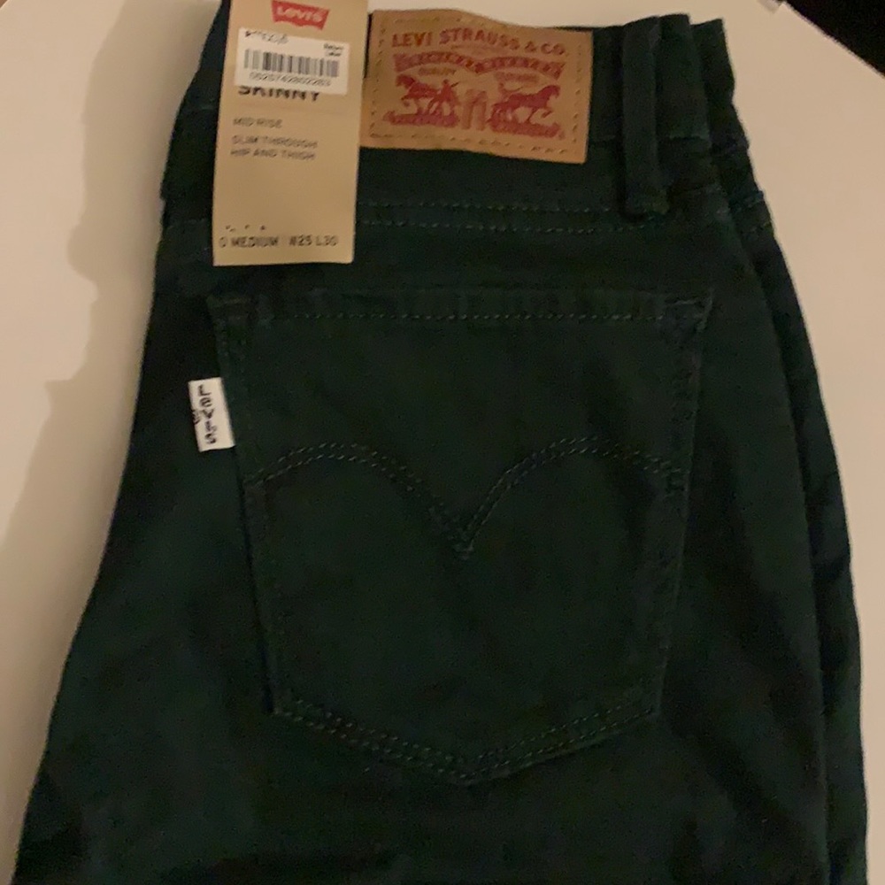 Forest green women super skinny size 25 Levi’s jeans